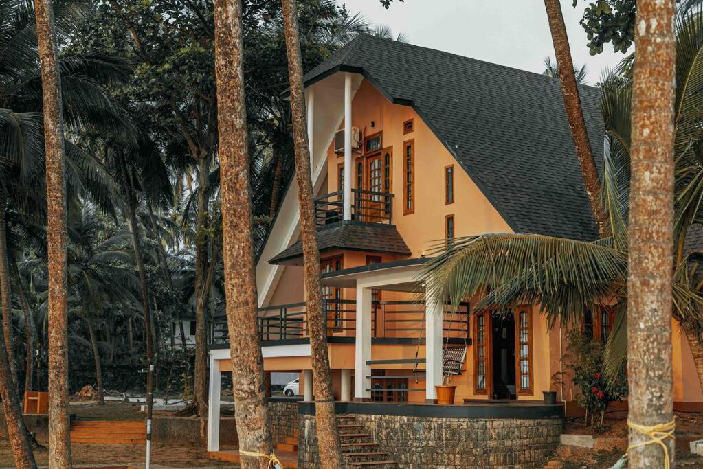Baywatch By Grha - A Picturesque Beachfront Villa Calicut Eksteriør billede