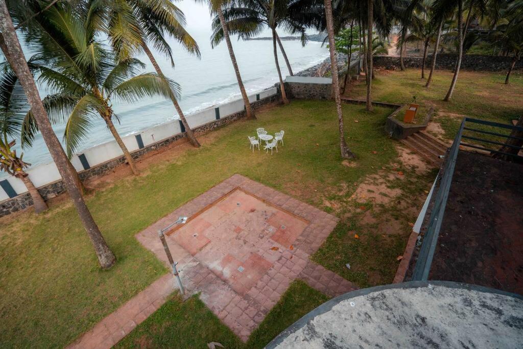 Baywatch By Grha - A Picturesque Beachfront Villa Calicut Eksteriør billede