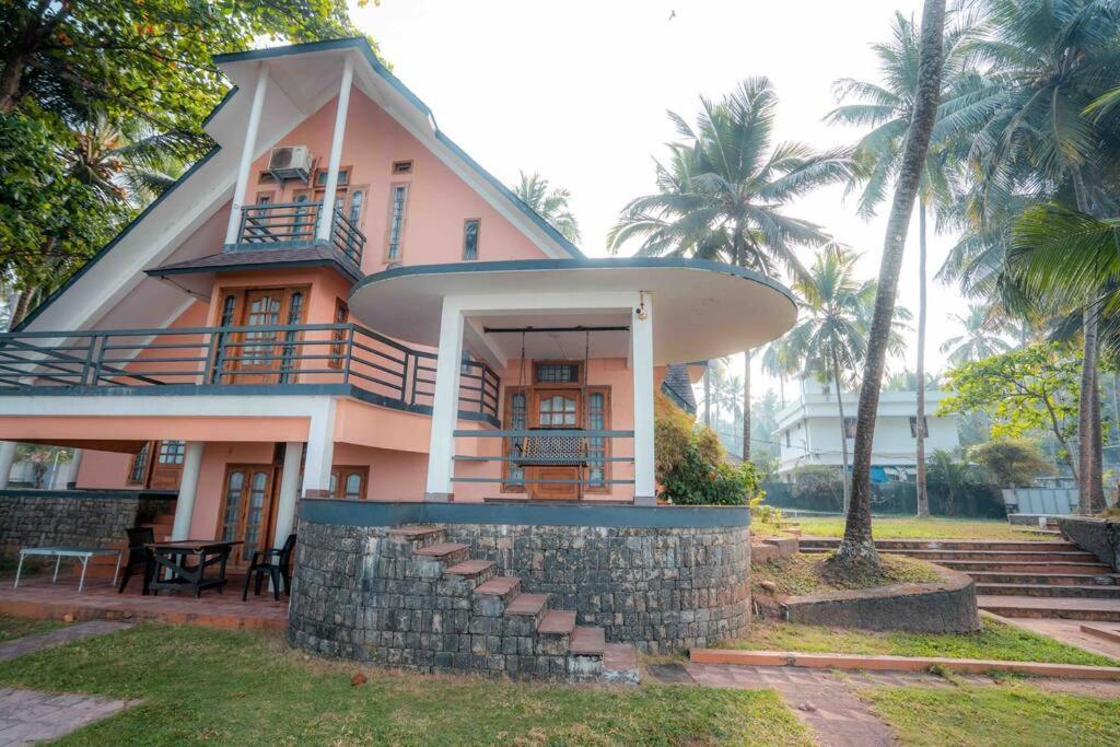 Baywatch By Grha - A Picturesque Beachfront Villa Calicut Eksteriør billede
