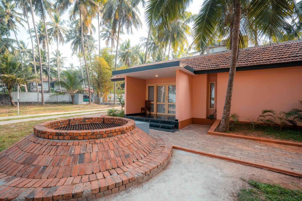 Baywatch By Grha - A Picturesque Beachfront Villa Calicut Eksteriør billede
