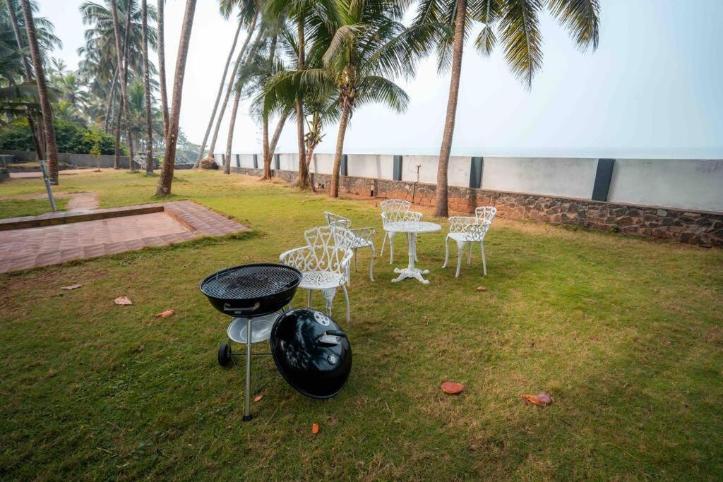 Baywatch By Grha - A Picturesque Beachfront Villa Calicut Eksteriør billede