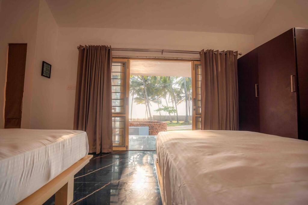 Baywatch By Grha - A Picturesque Beachfront Villa Calicut Eksteriør billede