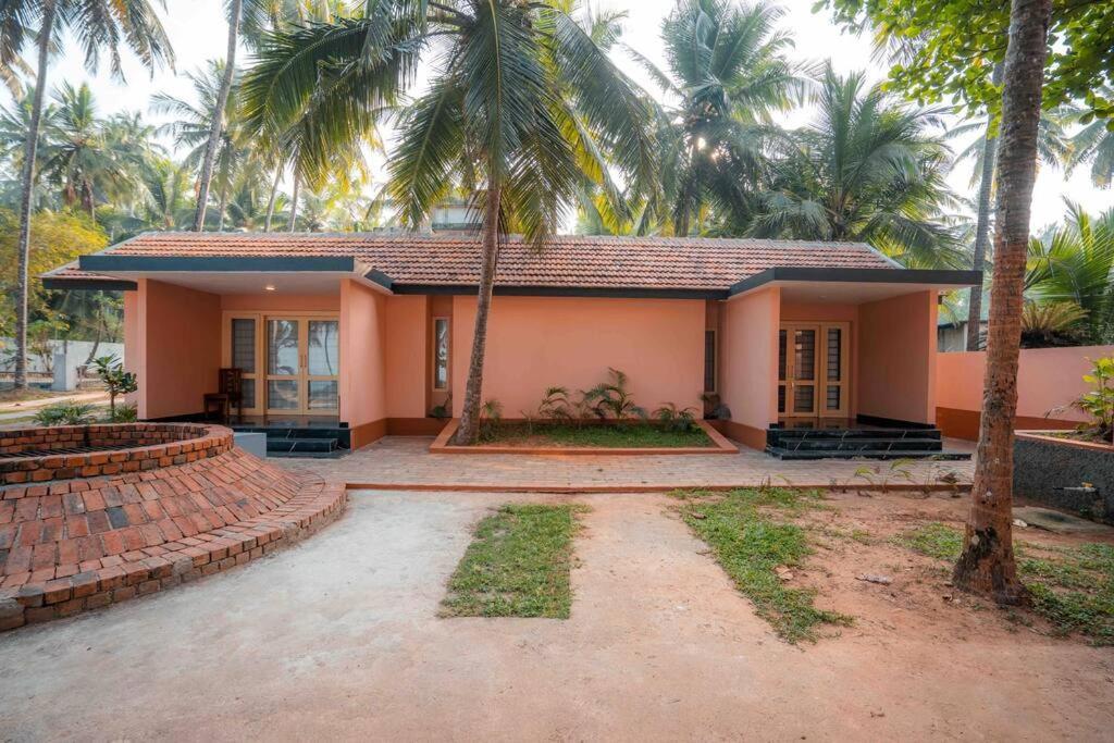 Baywatch By Grha - A Picturesque Beachfront Villa Calicut Eksteriør billede